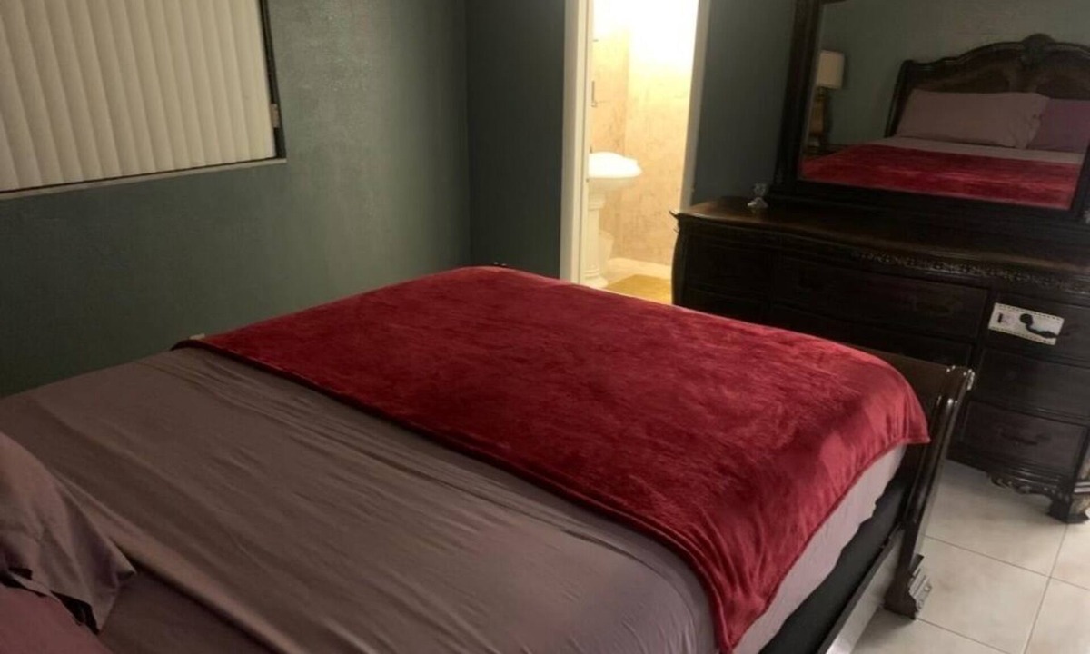 Lauderhill House | Charming 3-bedroom house with AC and WiFi in lovely Lauderhill