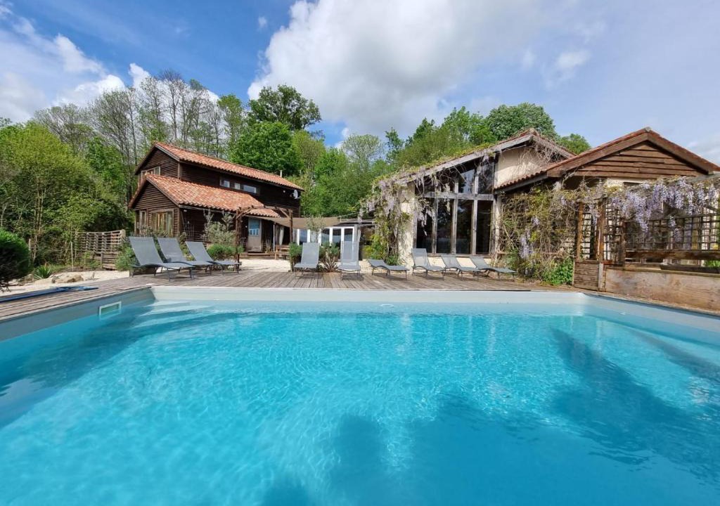 Mervent Villa | Charming 8 bedroom house in the heart of MERVENT forest