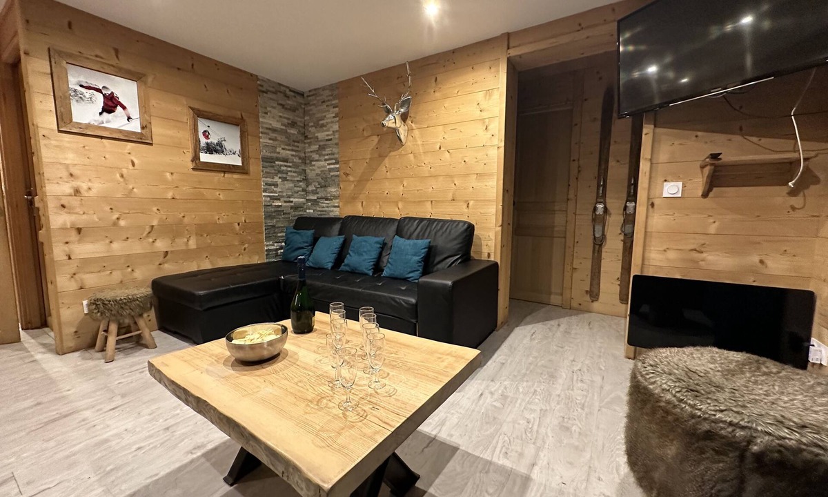 Val-Thorens Apartment | CHARMING 96m2 APARTMENT ON THE SLOPES (SLEEPS 12, 5 SHOWERS 3 WC) VAL THORENS