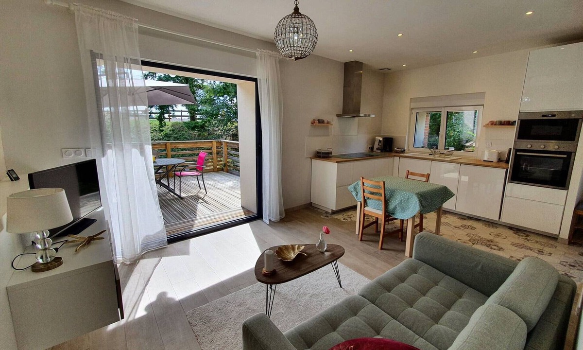 Chilleurs-aux-Bois Cottage | Charming farm stay with terrace and pond view