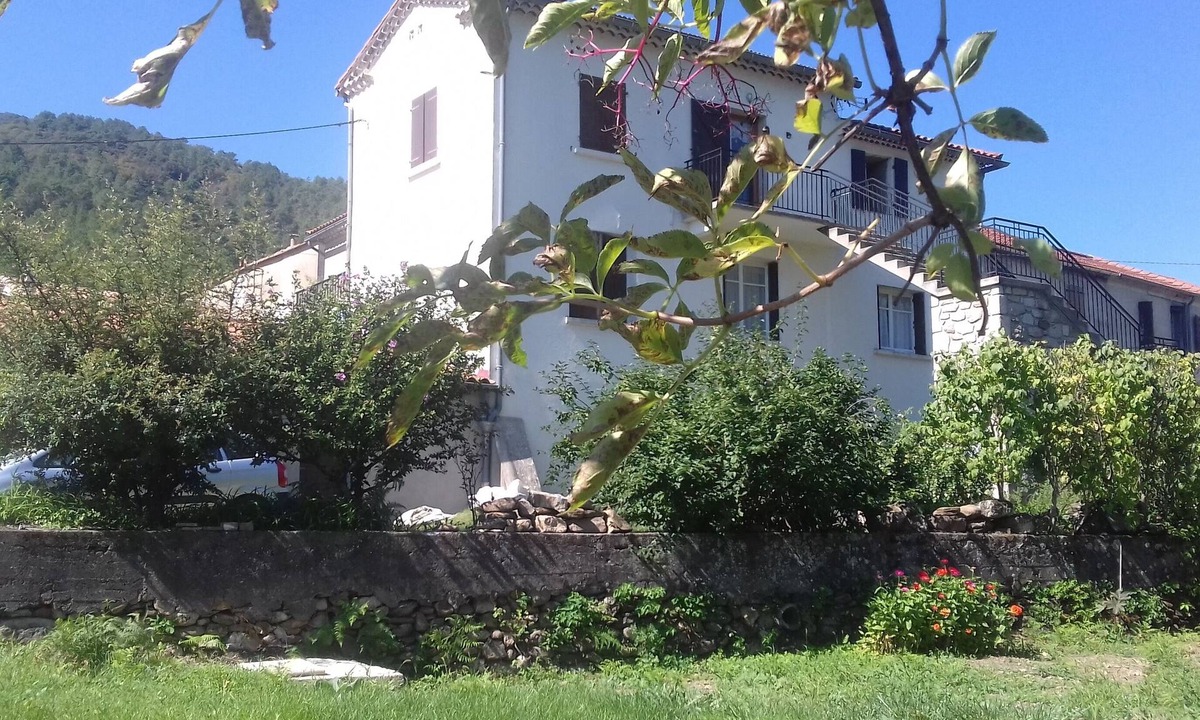 Le Martinet Apartment | Charming gîte overlooking the Cévennes and 3000m2 grounds