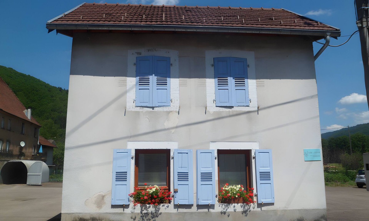 Servance-Miellin House | Charming House 'Les Volets Bleus' with Private Garden and Wi-Fi