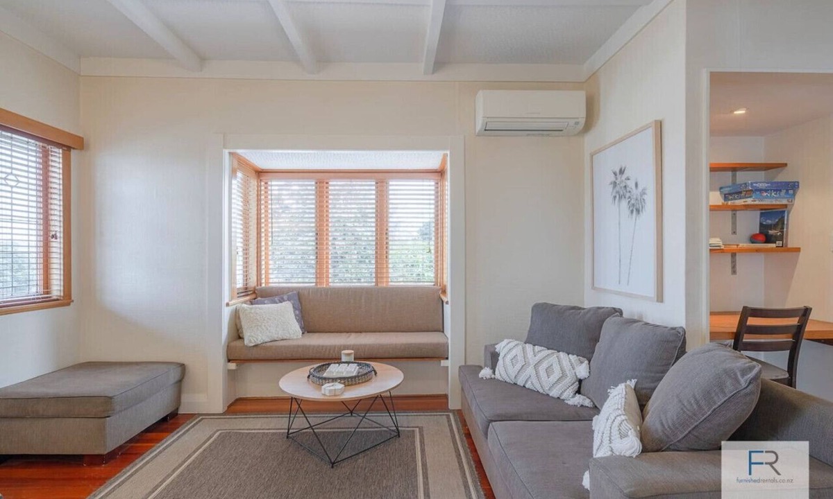 Takapuna Apartment | Charming Takapuna Residence|by Furnished Rentals