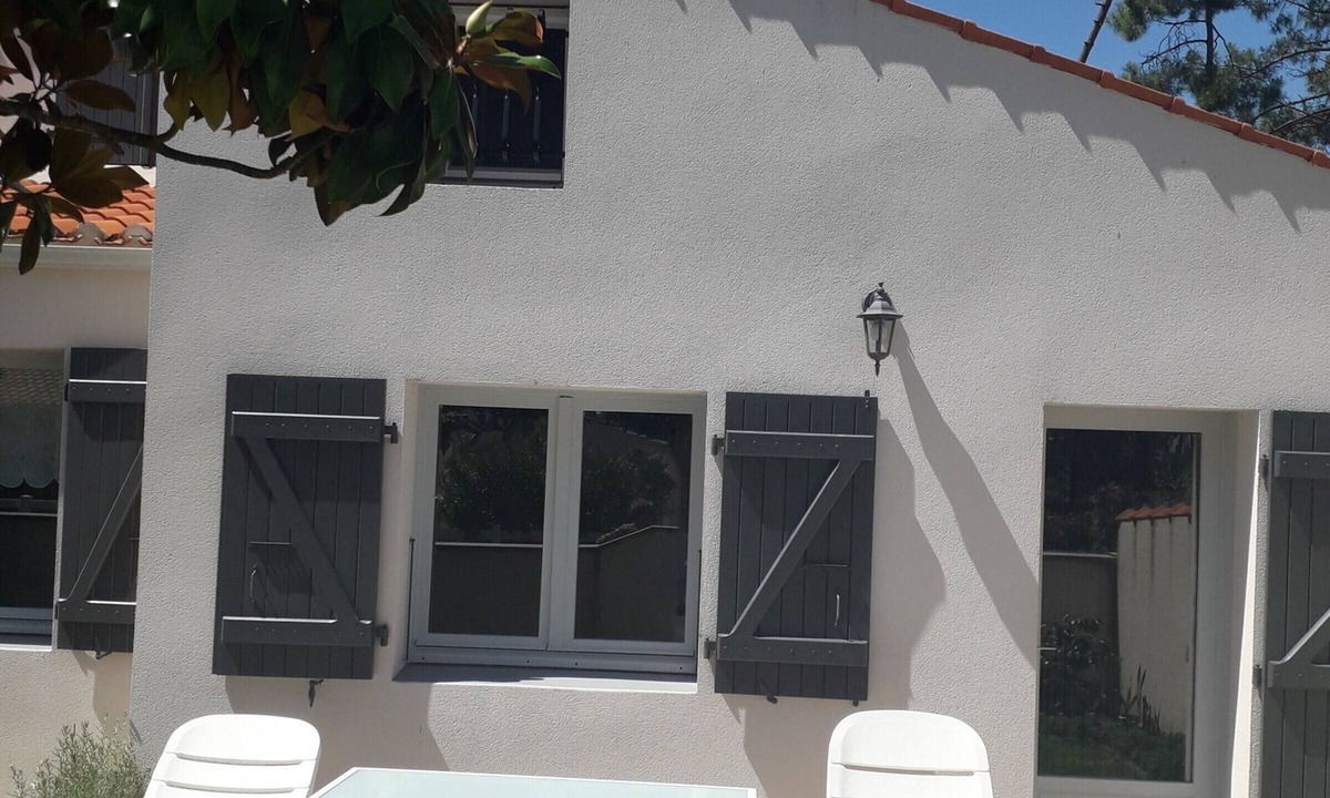 La Faute-sur-Mer House | Charming Woodland Cottage Near Beach - Ideal for 4, Pet Friendly