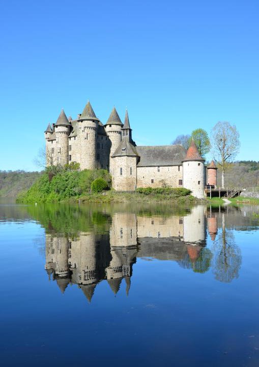 Lanobre Apartment | Chateau De Val
