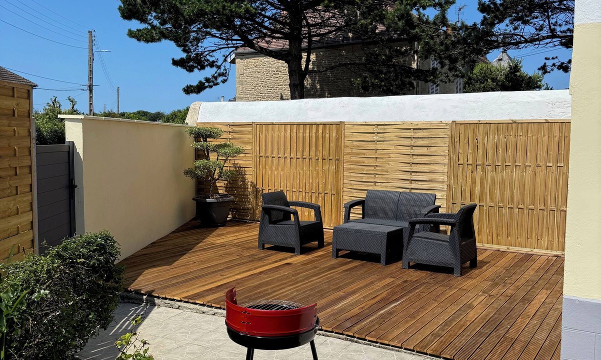 Luc-sur-Mer Apartment | Chez Sylviane apt Rez-de-Chaussée 200 m from the sea