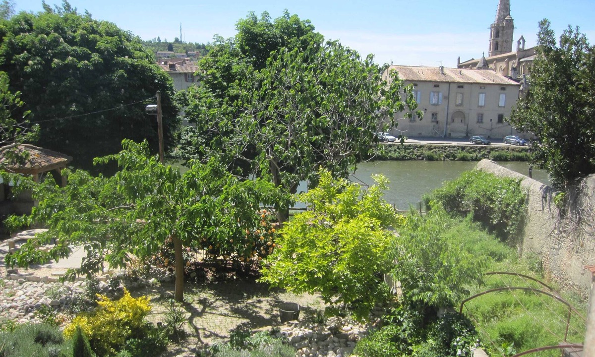 Limoux Apartment | Classic France: AC bedrooms, central, garden, BBQ.