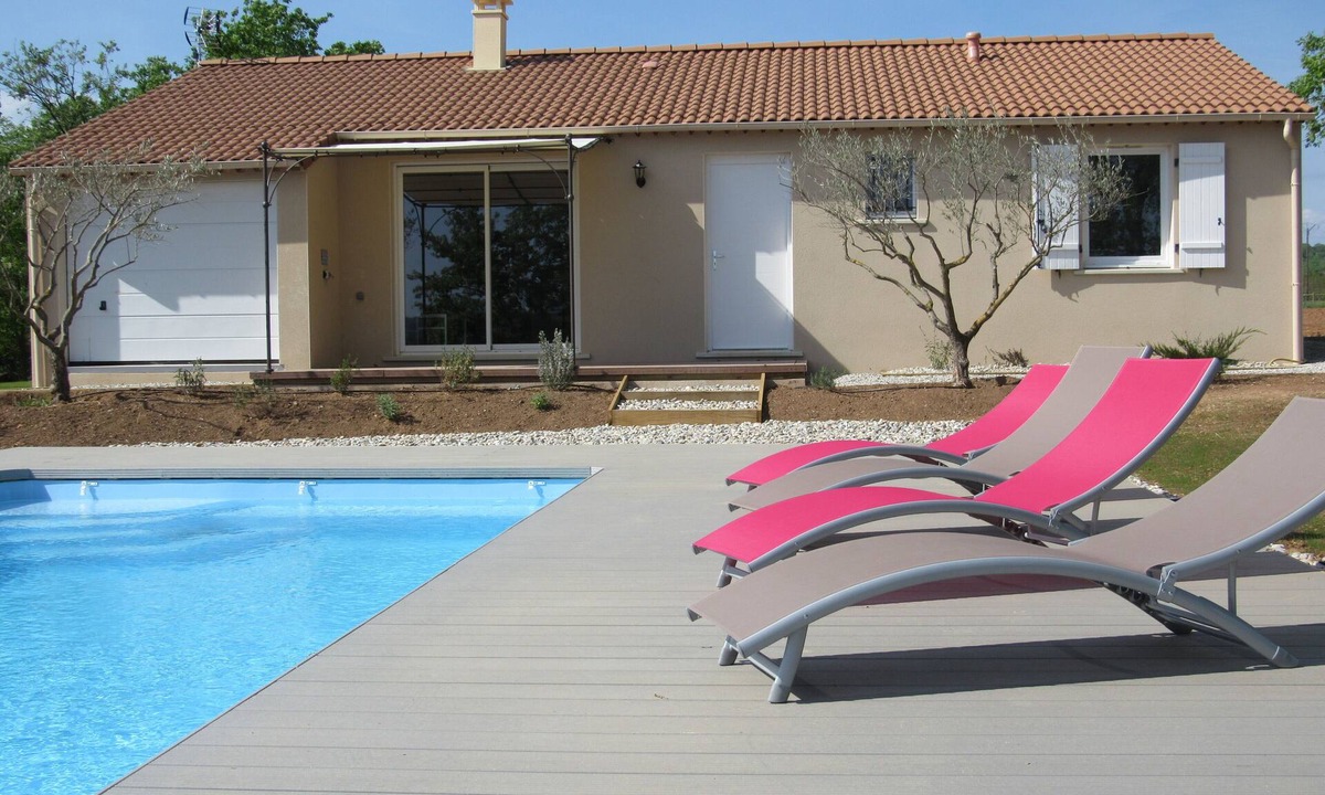 Casteljau Cottage | Comfortable detached house with swimming pool 3 bedrooms, 2 bathrooms for 6 to 8 people