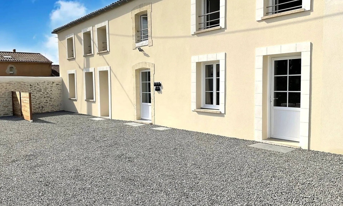 Anglade Apartment | Comfortable 2-bedroom apartment near Blaye, ideal for workers/vacationers