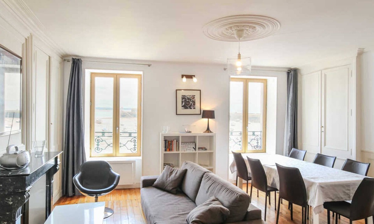 Granville Apartment | Comfortable apartment with terrace and annex, linens included, WiFi in Granville