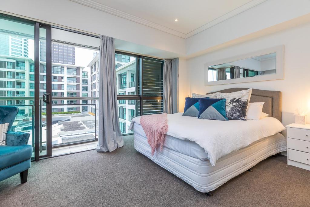 Auckland Central Business District Apartment | Comfortable & Cozy - Newly Furnished 'Quays'