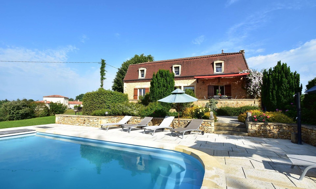 Coux-et-Bigaroque-Mouzens House | Cosy holiday home with swimming pool