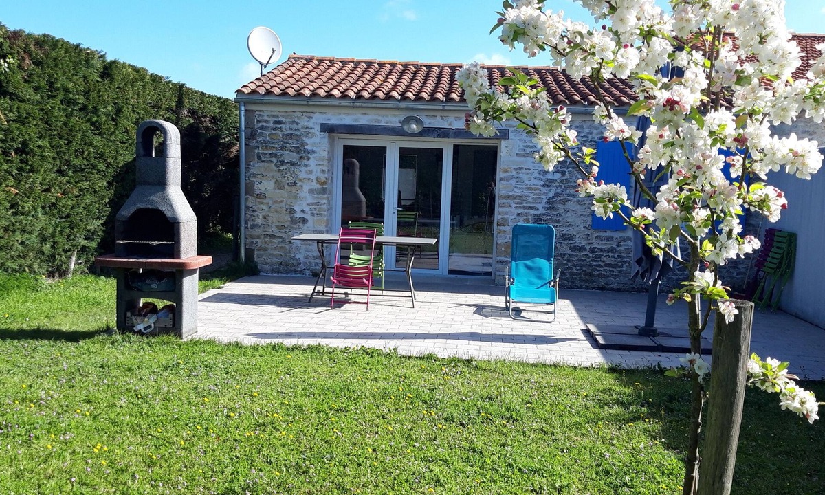 Saint-Georges-d'Oleron House | Country stone house 10 minutes by bike from the great beaches of Oléron