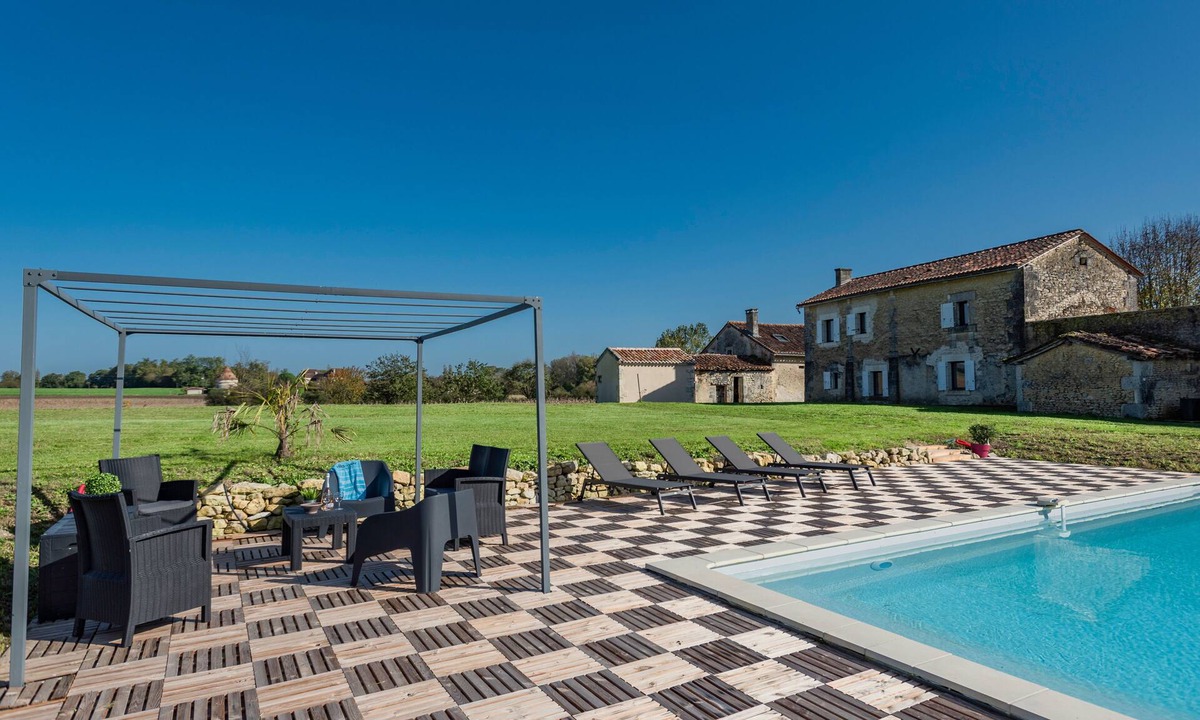 Champagne-et-Fontaine House | Country house with private pool and lovely views
