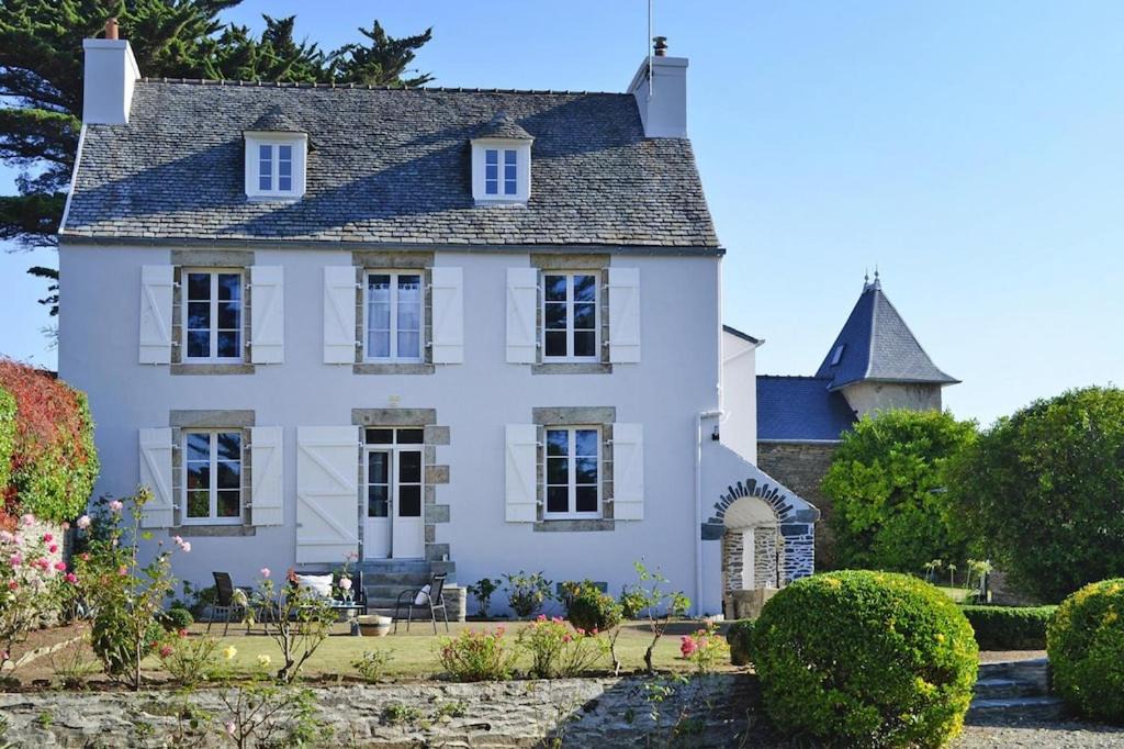 Locquirec Villa | Country House in Porz Bilic near Sandy Beach