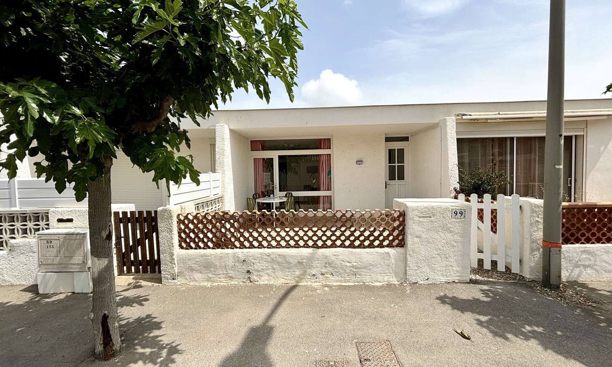Port-la-Nouvelle House | Cozy 3-Room House, 6 Sleeps, Near Beach & Shops, 2 Terraces, Pet Friendly