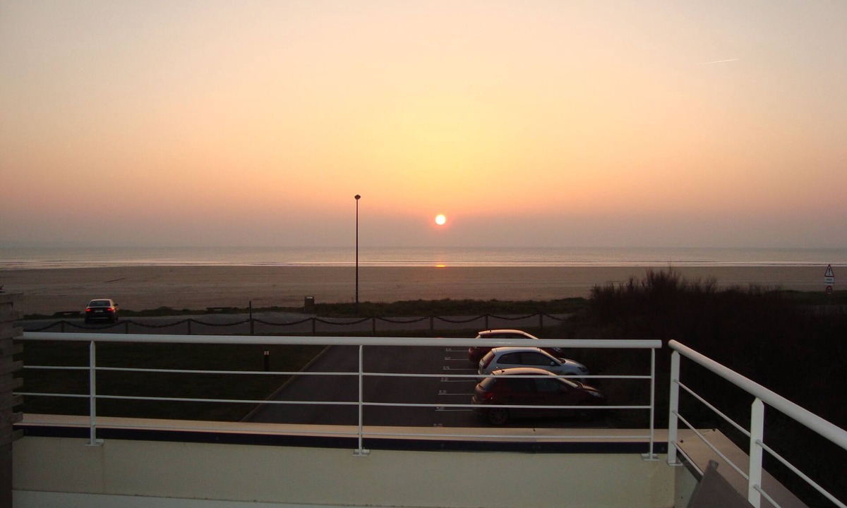 Plomodiern Apartment | Duplex apartment with large terrace facing the sea