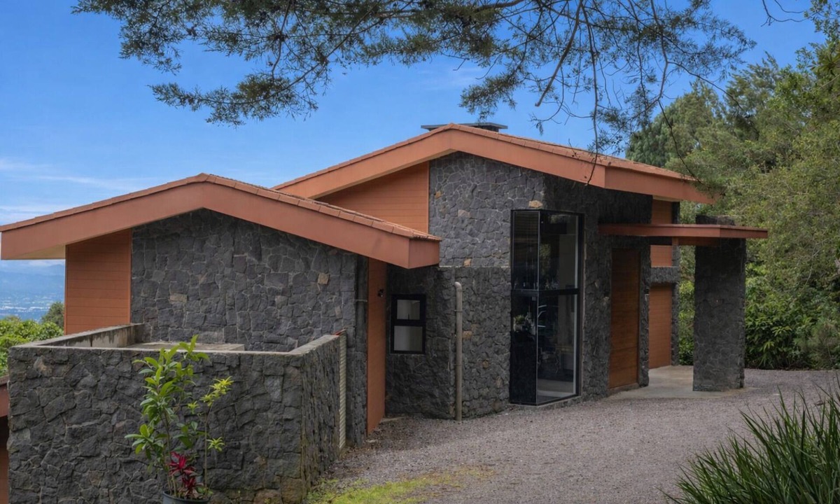 Roble House | Emerald Toucan Estate - 5 BR Mountain Retreat in Nature