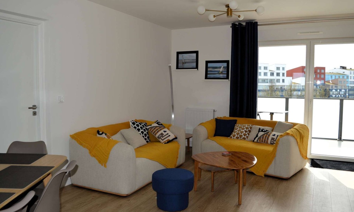 Courseulles-sur-Mer Apartment | Entre Plage et Ports : Le 49 - Avec Balcon