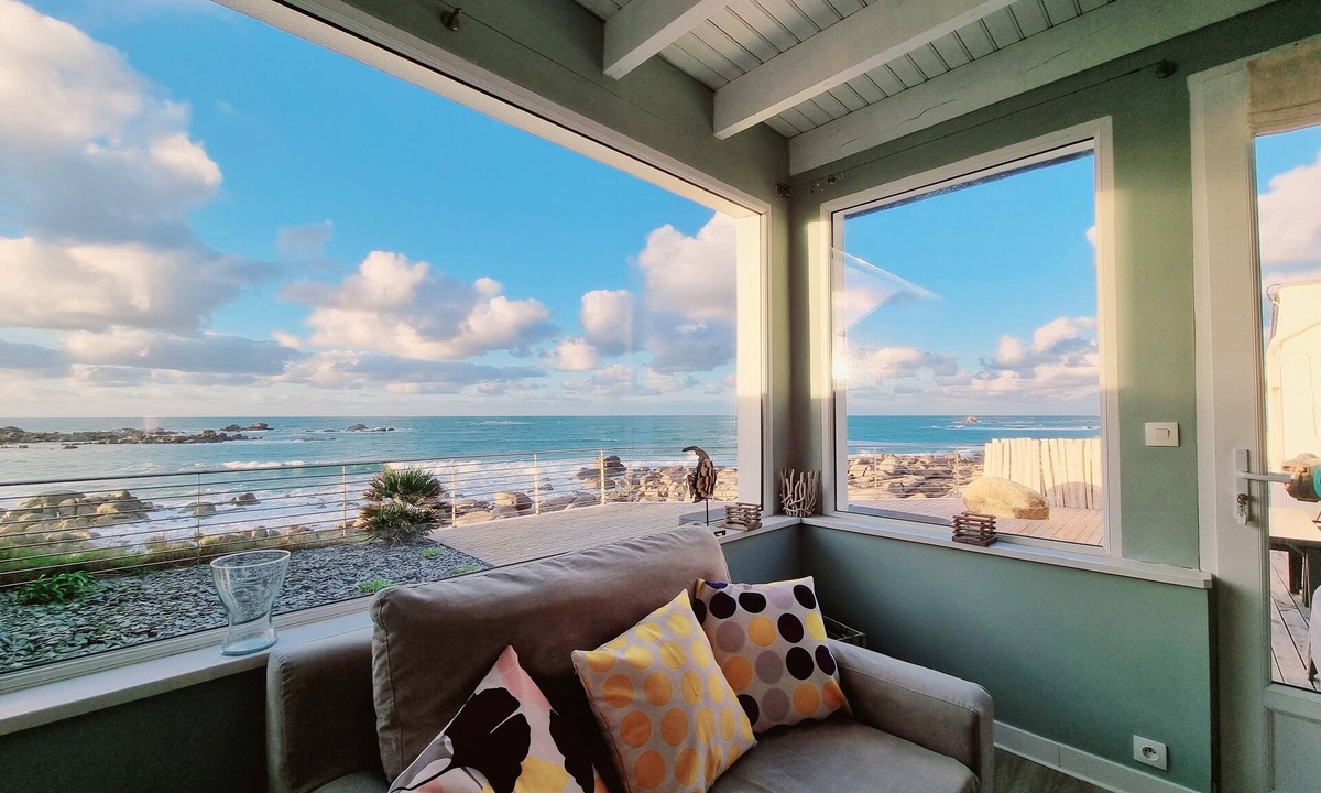 Plouescat Villa | Feet in the water: IMPRENABLE SEA VIEW + JACUZZI