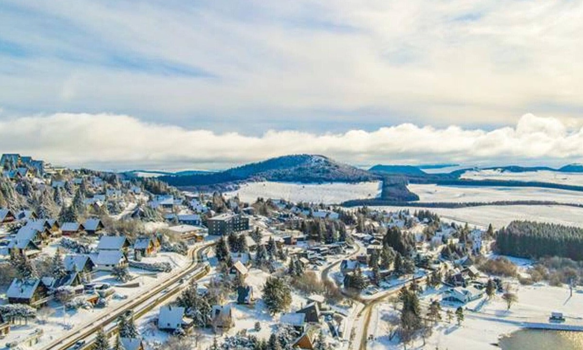 Besse-et-Saint-Anastaise Apartment | Studio Besse-et-Saint-Anastaise-Super Besse, studio flat, 4 persons
