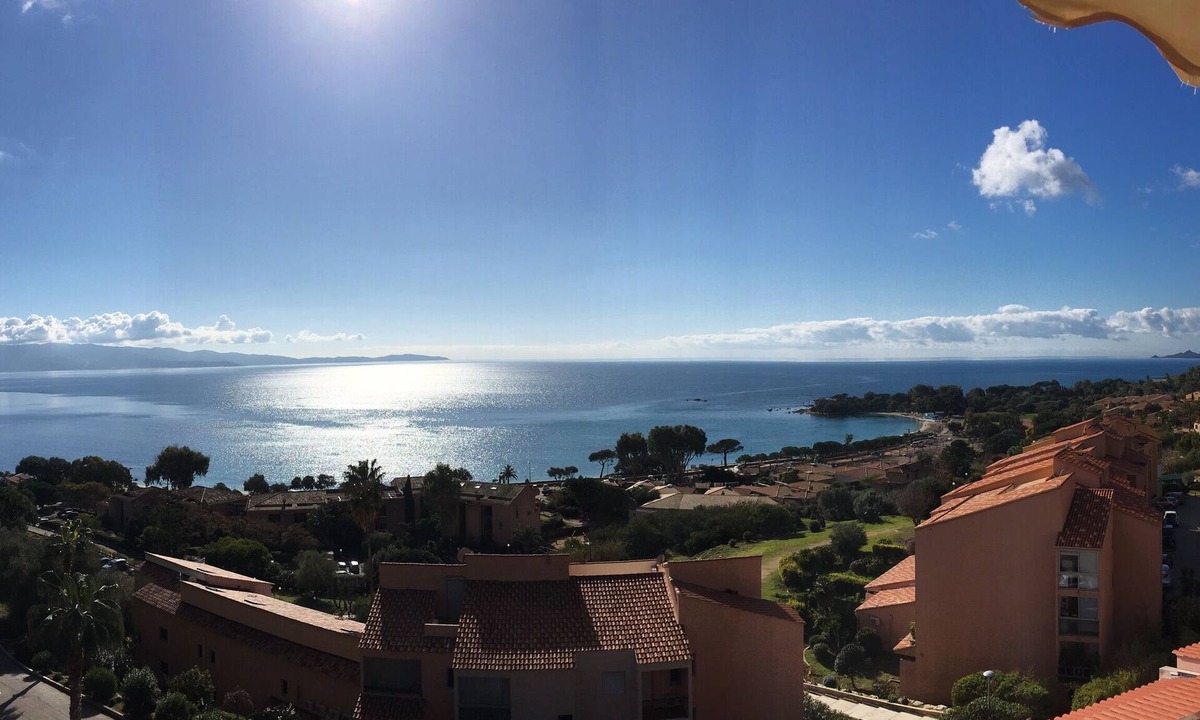 Ajaccio Apartment | Fully-equipped 3-bedroom apartment with sea view and beach 200 m from restaurants and minimarket.