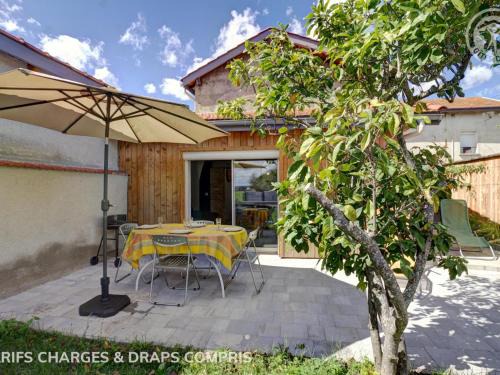 Balbigny House | Gîte confortable avec jardin privé à Balbigny - FR-1-496-282