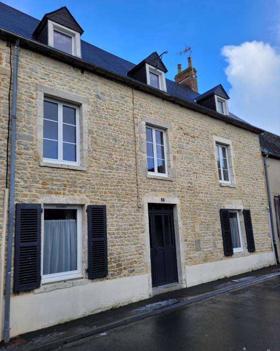 Sainte-Mere-Eglise House | Gîte de charme, salle de jeux, proche plage du débarquement