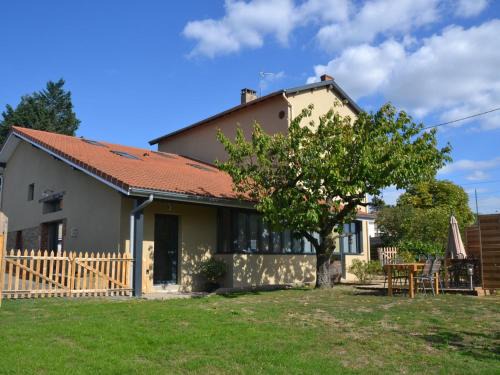 Chazelles-sur-Lyon House | Gîte familial spacieux et lumineux à Chazelles-sur-Lyon - FR-1-496-203