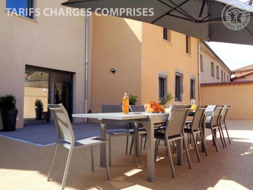Montchal House | Gîte spacieux avec espace extérieur et jacuzzi à Montchal - FR-1-496-234