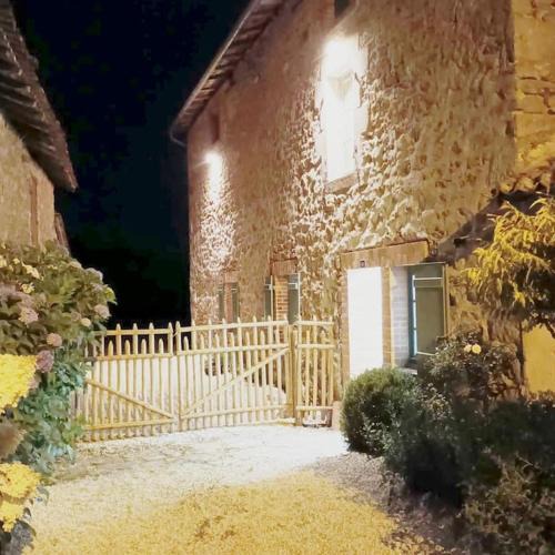 Oradour-sur-Glane House | Gite 3 chambres, 2 à 10 pers et jardin clôturé