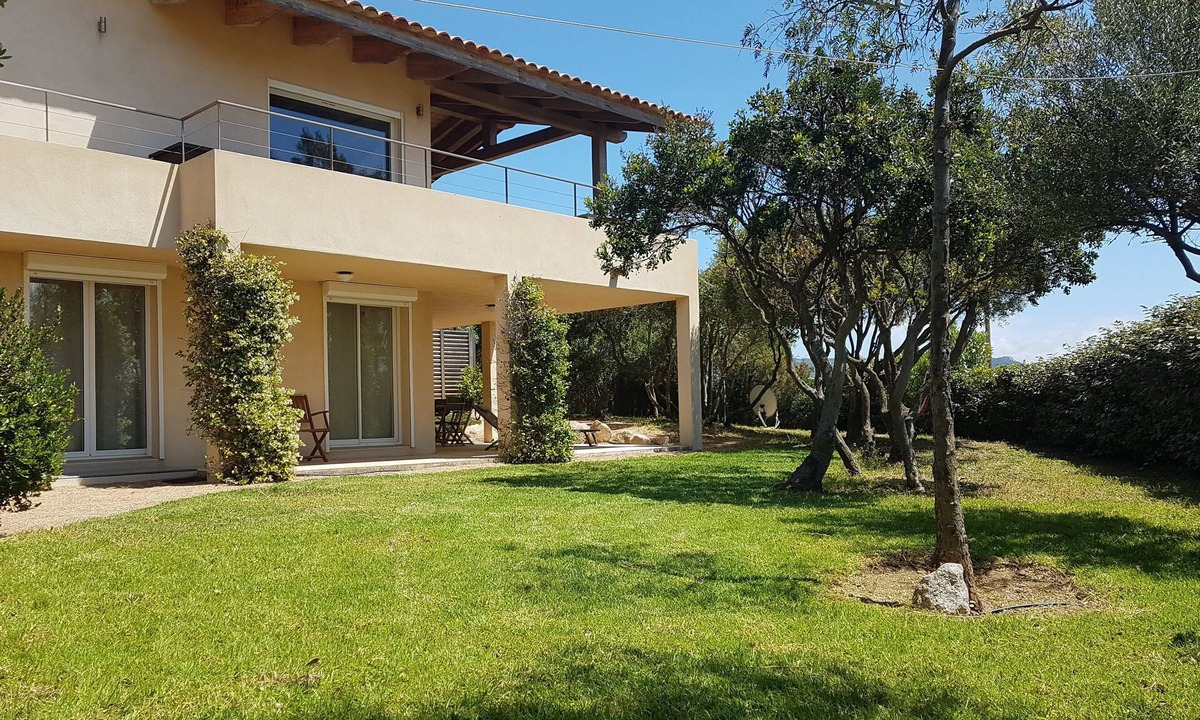 Figari House | GROUND FLOOR, LARGE COVERED TERRACE AND GARDEN, QUIET, AIR-CONDITIONED