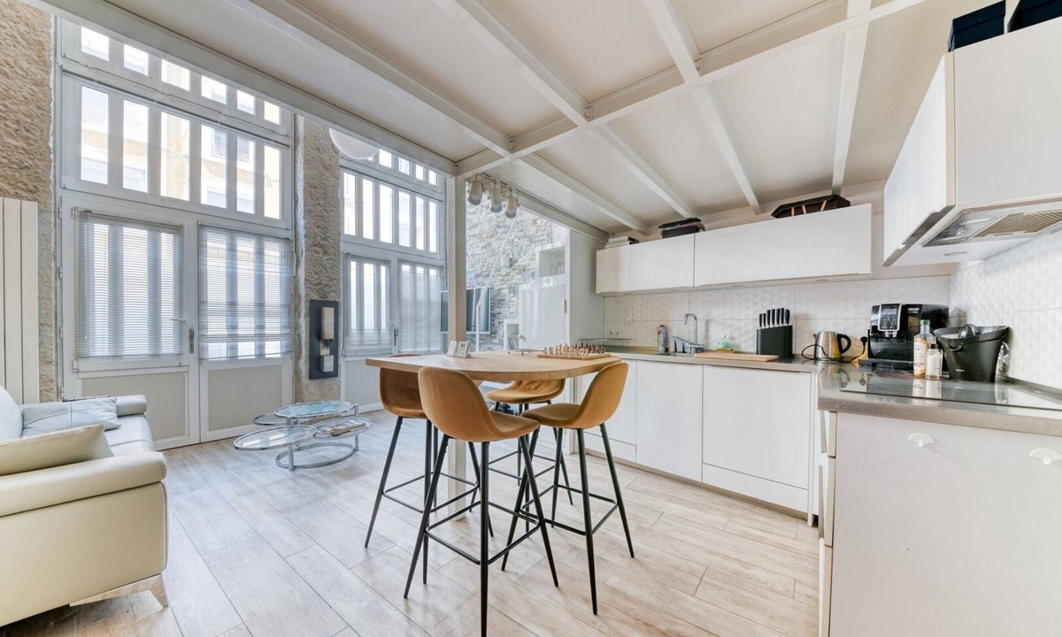 Jules Ferry - Recamier Apartment | GuestReady - Stonewall Mezzanine in Brotteaux
