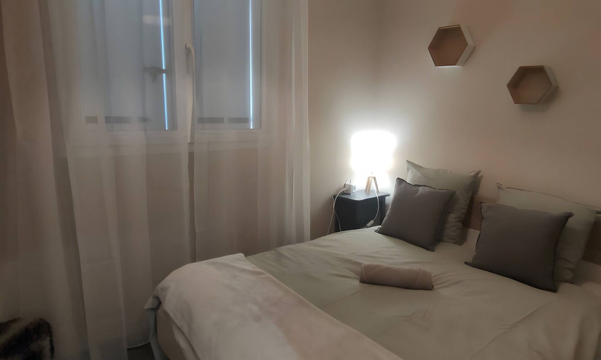 Rochefort-du-Gard House | Holiday Home 'Le 153' with Private Terrace and Wi-Fi Rochefort-du-Gard