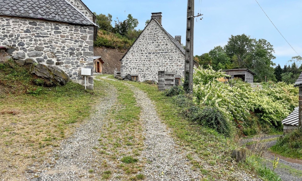 Chastreix House | Homerez - Spacious countryside house in Chastreix with fireplace