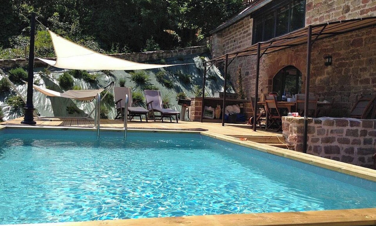 Noailhac Villa | Homerez - Spacious Villa in Noailhac with Private Pool