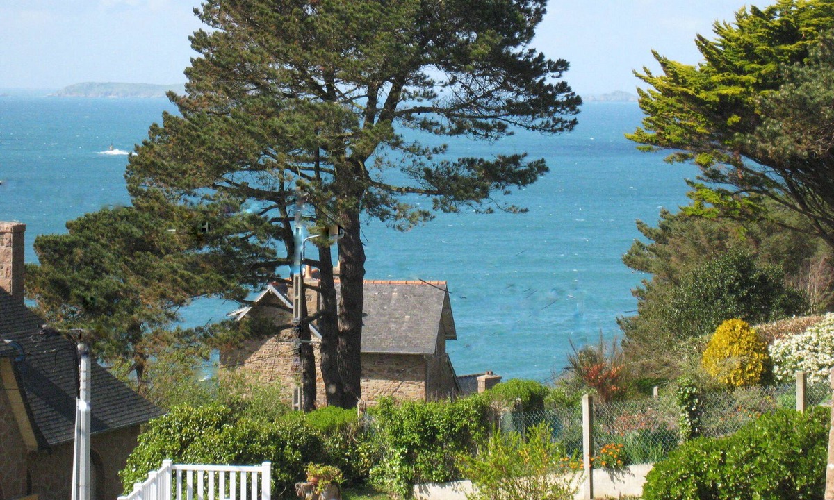 Perros-Guirec House | House/6 pers/sea view/beach 200m/Perros Guirec.