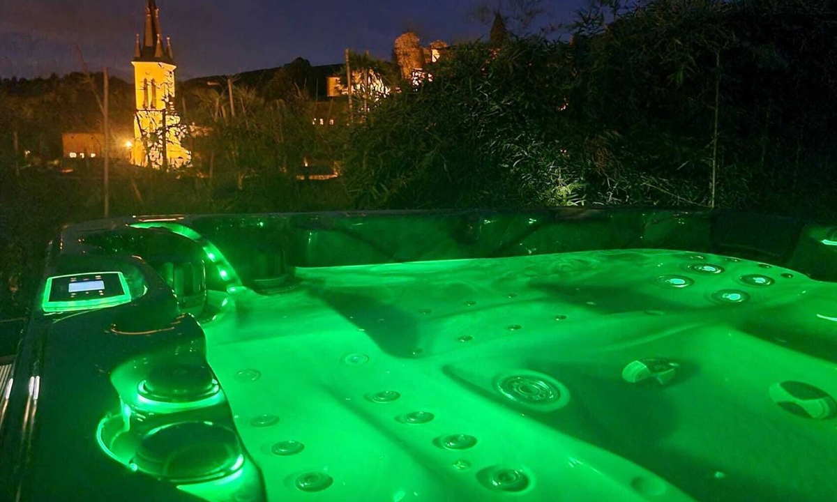 Jarnioux House | House with Spa and sauna in golden stones. Breathtaking view of the castle.