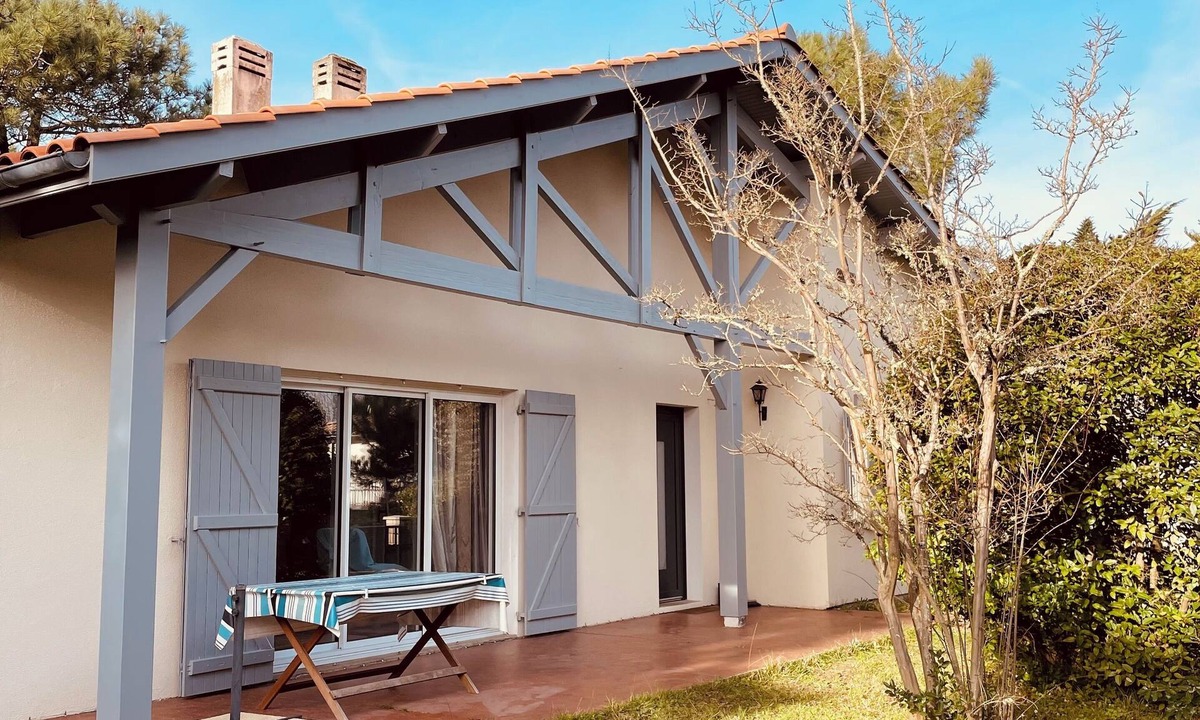 Soulac-sur-Mer House | House SOULAC 100m beach, town on foot large garden and wifi