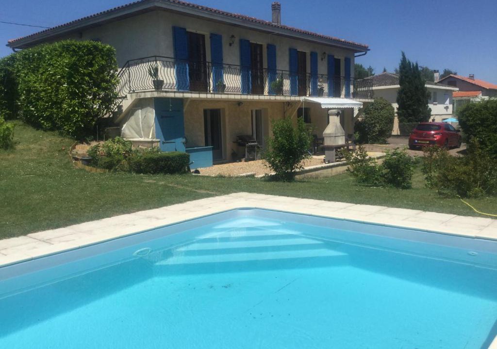 Saint-Romain Apartment | Inviting 2-Bed Apartment with pool in Saint-Romain