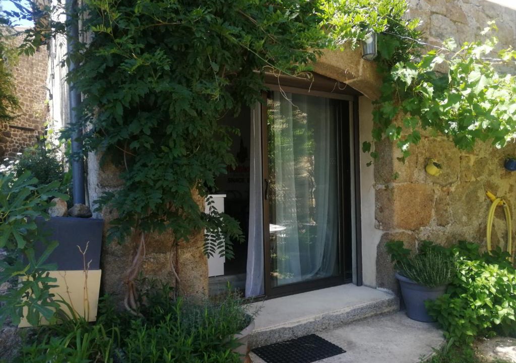 Silhac House | L'Ancienne Ecole