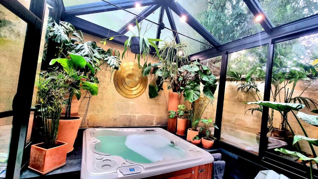 Grand Parc-Paul Doumer Bed & Breakfast | La Belle Endormie B&B French Guest house