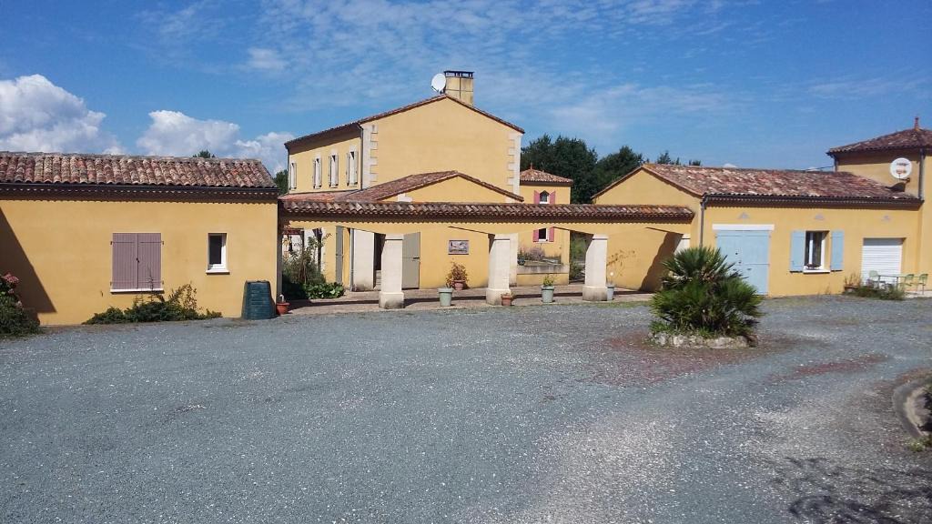 Saint-Bonnet-sur-Gironde Bed & Breakfast | La Marviniere