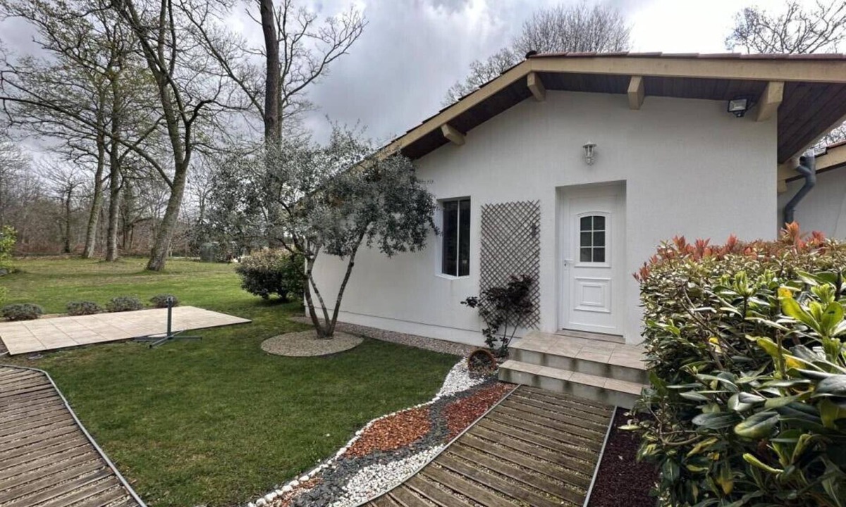 Lacquy House | La Plain' Itude - Lacquy