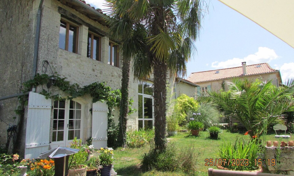 Festalemps House | Landlust im Perigord in Einem Ausgebauten Scheunenhaus mit Suptropischem Garten