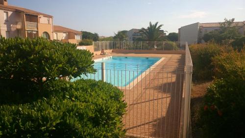 Cap d'Agde Apartment | Lara 3 - T2 Loggia Piscine 2 lits doubles Parking Près du centre-port et île Loisirs