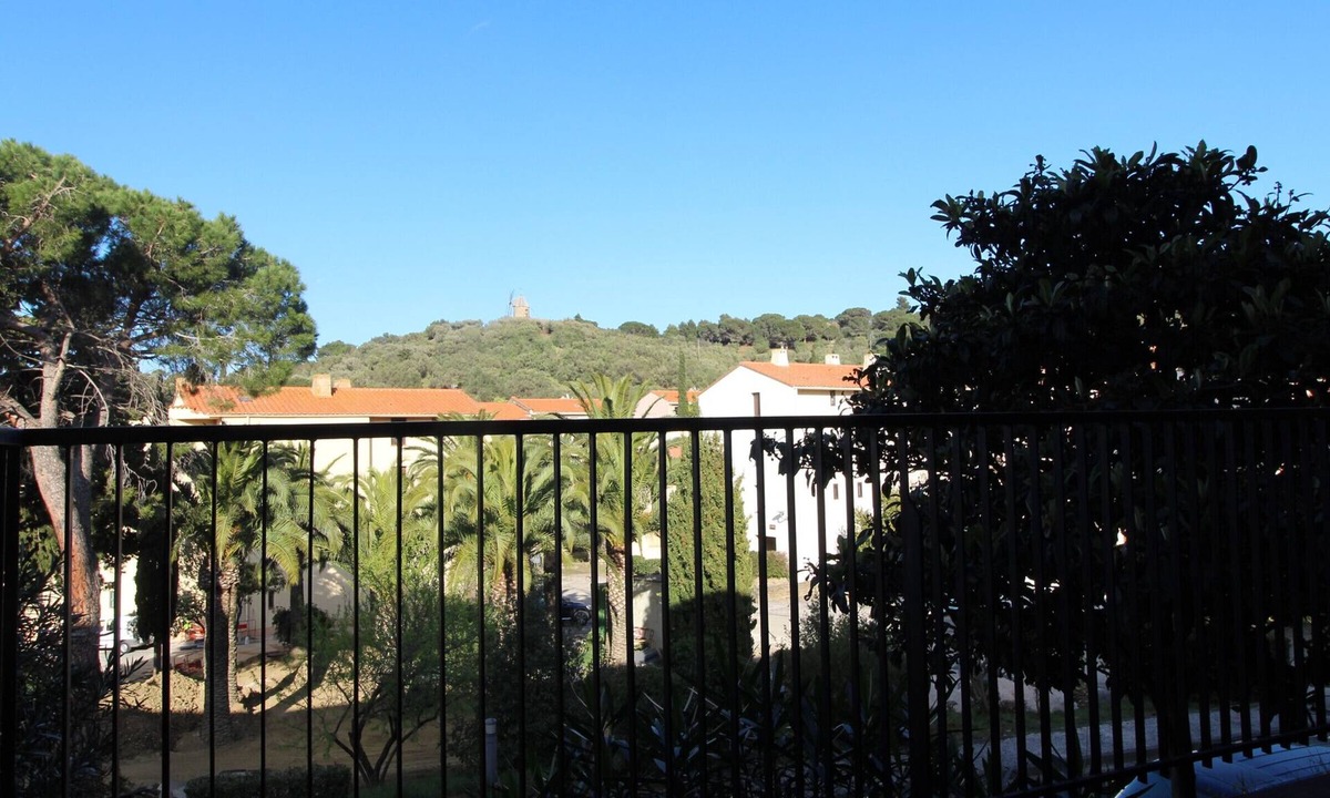 Collioure Apartment | Large apartment with terrace 300m from the beach in Collioure
