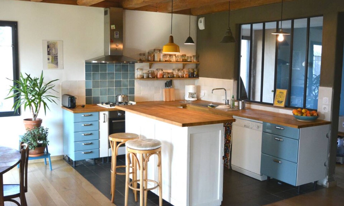 Ploemel House | Large family home in a quiet location 10 minutes from the beach