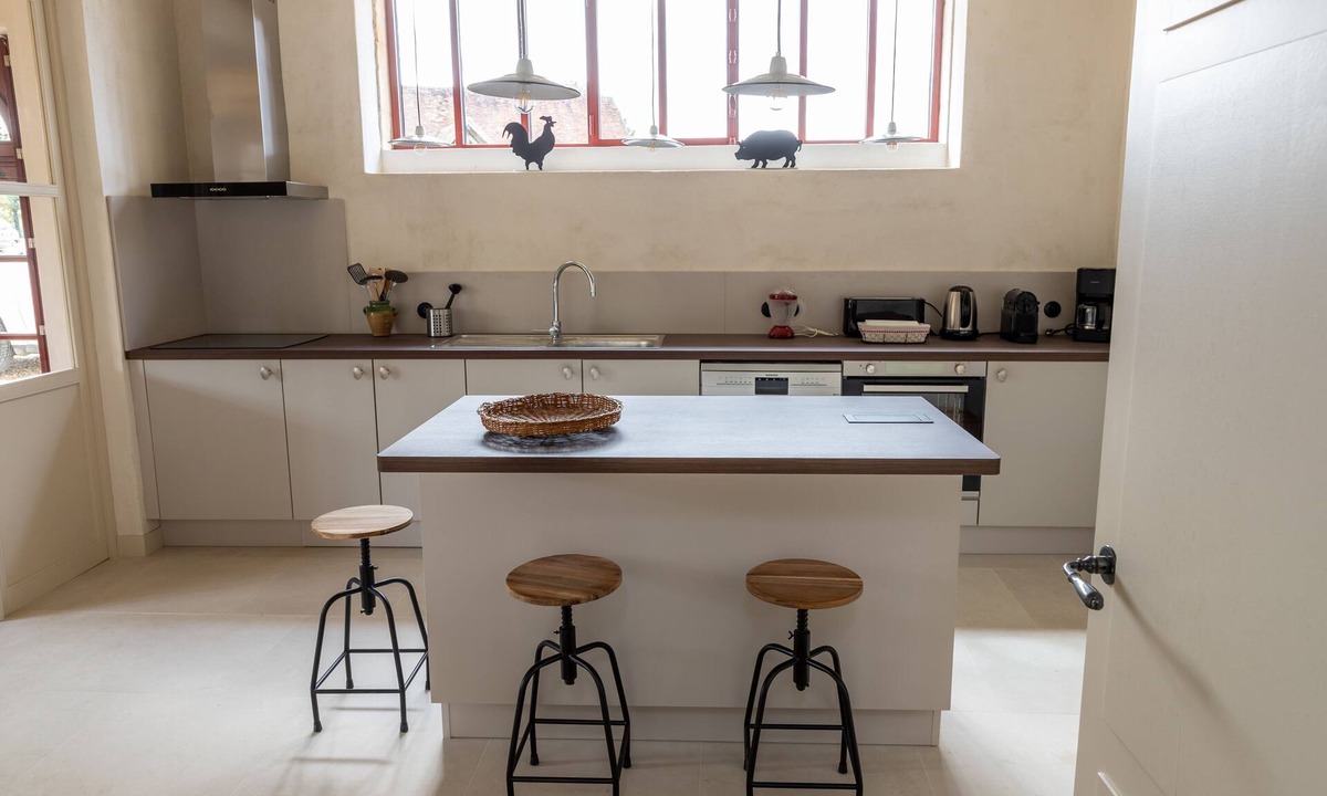 Pont-de-Ruan Cottage | Large gite located in the countryside in a protected environment
