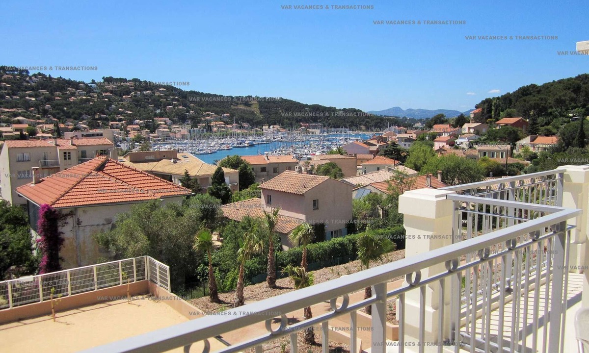 Saint-Mandrier-sur-Mer Apartment | Large terrace with sea view, recent residence, everything on foot